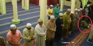 Kematian yang Dicemburui, Pria Ini Meninggal dalam Sujud Saat Sholat Maghrib Berjemaah