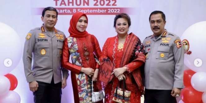 Momen Dua Jenderal Bintang Tiga Pengusut Kasus Ferdy Sambo Jadi Sorotan, Kompak Foto Bareng para Istri