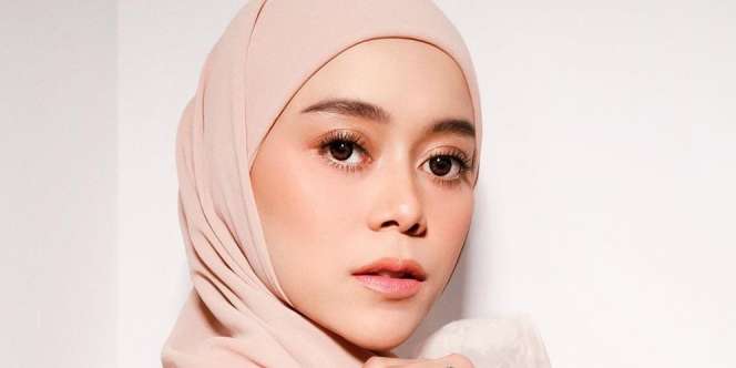 Anggun Berkebaya dengan Sepatu Mewah, Lesti Kejora Pakai Alas Kaki Seharga Motor Matic
