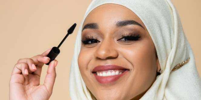 Tutorial Membuat Gaya Bushy Brows Cukup dengan 2 Langkah Saja