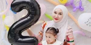 Momen Gemas Ultah Anak Dian Pelangi Bertema Doodle