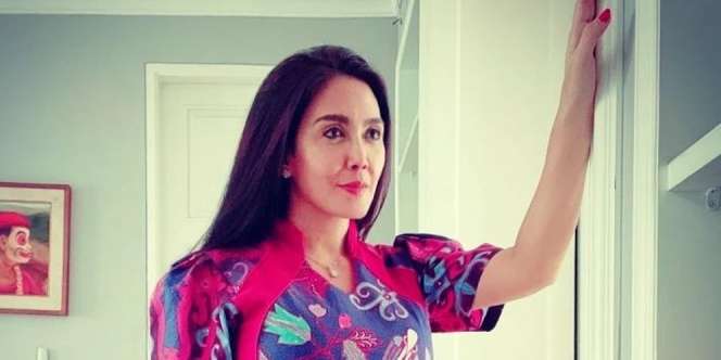 Keren! 5 Potret Rieke Diah Pitaloka Wisuda Doktor UI, Predikat Lulus Cumlaude