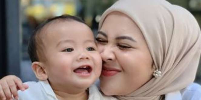 Outfit Liburan Kesha Ratuliu di Yogyakarta, Cute Banget