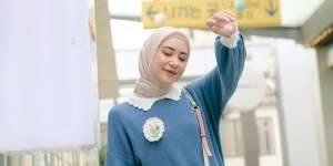3 Inspirasi Padu Padan Tunik Rajut ala Siti Bahjatina