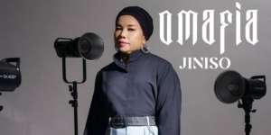 Mama Fuji Nangis Tersedu-sedu Dituding Numpang Tenar dari Anaknya yang Sudah Meninggal