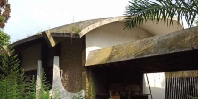 Penampakan Rumah Mewah Keong Terbengkalai 30 Tahun, Konon Milik Miliarder Medan