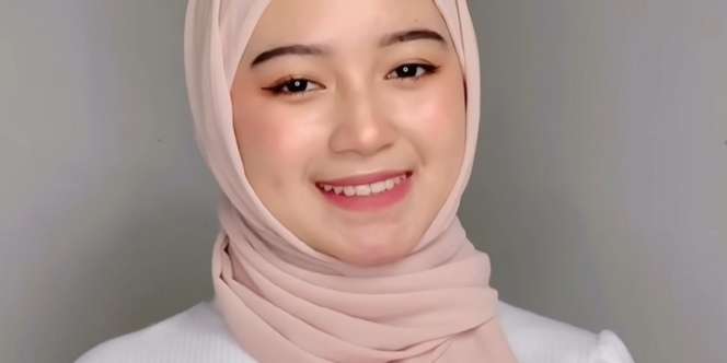 Tutorial Menggunakan Pashmina Instan Tanpa Jarum Pentol, Ringkas tapi Stylish