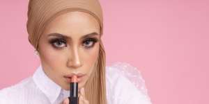 Coba Teknik Oval Lip Lining agar Bibir Lebih Kenyal dan Lembap