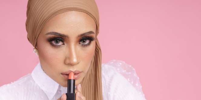 Coba Teknik Oval Lip Lining agar Bibir Lebih Kenyal dan Lembap