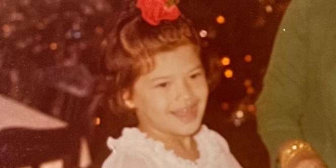 Bocah Blasteran 5 Tahun di Foto Ini Jadi Artis yang Kecantikan Banyak Dikagumi, Tebak Siapa?