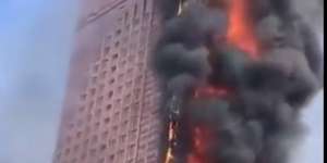 Video Detik-Detik Gedung 42 Lantai Terbakar dari Bawah, Orang-Orang Berhamburan Selamatkan Nyawa