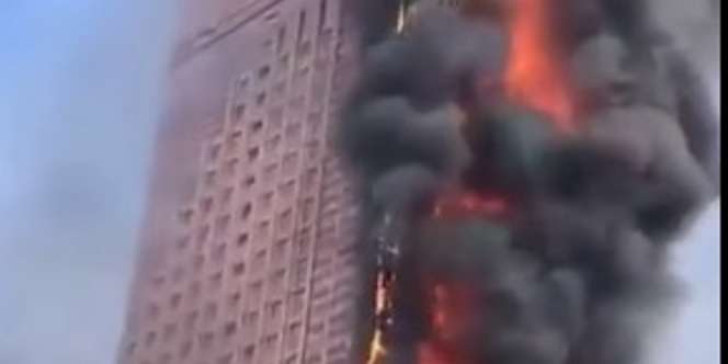 Video Detik-Detik Gedung 42 Lantai Terbakar dari Bawah, Orang-Orang Berhamburan Selamatkan Nyawa