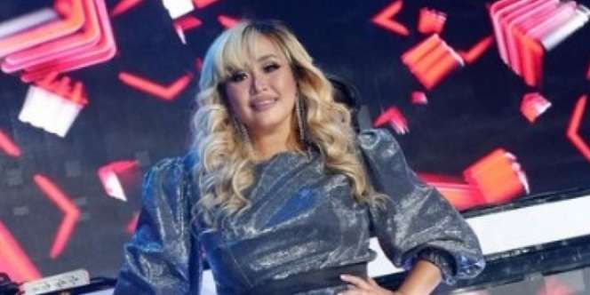 Penampilan Pinkan Mambo di Panggung Bikin Riuh: Totalitas sampai Tiduran meski Pakai Rok Mini