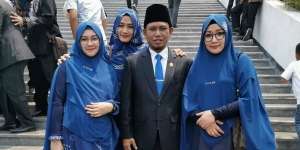 Ingat Lora Fadil? Anggota DPR yang Viral Bawa 3 Istri Cantik Saat Dilantik, Kini Kepergok Tidur di Ruang Rapat, Begini Nasibnya