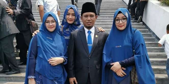 Ingat Lora Fadil? Anggota DPR yang Viral Bawa 3 Istri Cantik Saat Dilantik, Kini Kepergok Tidur di Ruang Rapat, Begini Nasibnya