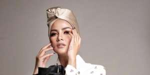Inspirasi Outfit Elegan Hitam Putih ala Olla Ramlan