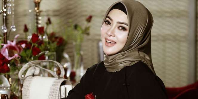 Tampil Begitu Sederhana, Sandal Syahrini Ternyata Senilai Rp17 Juta