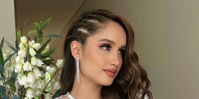 Bertabur Emas, Penampilan Cinta Laura Disorot