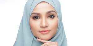 Cegah Bibir Kering dan Menghitam dengan Cara Mudah Ini