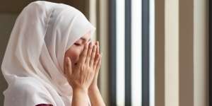 Doa Ketika Membasuh Muka, Amalan Agar Wajah Cerah Bersinar di Hari Kiamat