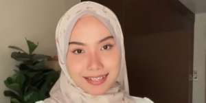 Cara Berbeda Kenakan Kerudung Segiempat, Bisa Jadi Alternatif