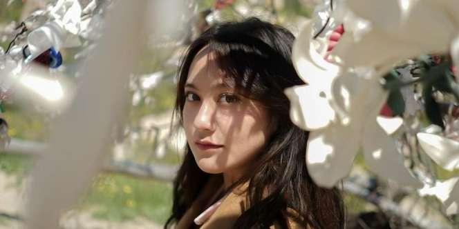 Salshabilla Adriani Tampil Flawless dengan Monokrom Makeup ala MUA Rhay David