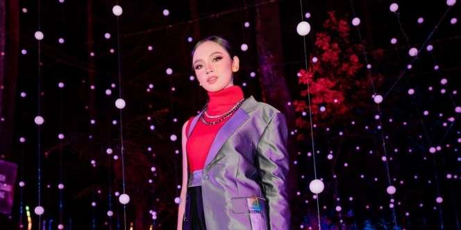 Contek Tampilan Bold dan Flawless Lyodra Ginting Riasan MUA Slam Wiyono