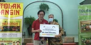 Sido Muncul Beri Donasi Rp320 Juta untuk Penyandang Disabilitas