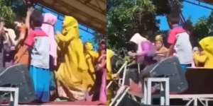 Viral Panggung Roboh Kala Puluhan Emak-emak Asik Berjoget