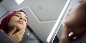 Perlukah Memakai Skincare yang Mampu Melindungi Kulit dari Cahaya Biru?