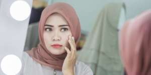 Amankah Melakukan Sulam Bedak untuk Membuat Wajah Mulus Tanpa Makeup?