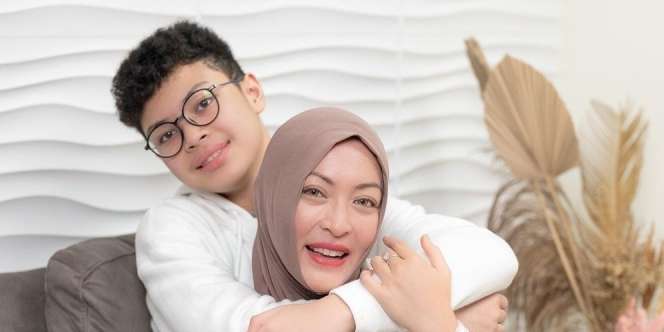 Girangnya Angelina Sondakh Pulang Kampung ke Manado Setelah 12 tahun
