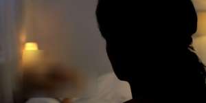 Miris! Istri Iseng Unduh Aplikasi MiChat, Syok Baca Chat Suami: Diam-diam Sering Pesan Wanita Open BO