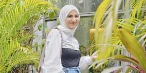 Gaya Busana Bumil Stylish ala Mira Agile