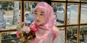 Intip Penampilan Cantik Larissa Chou dengan Outfit Color Blocking