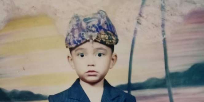 Anak Ini Mendadak Jadi Terkenal Berkat Mirip Artis, Tebak Siapa?
