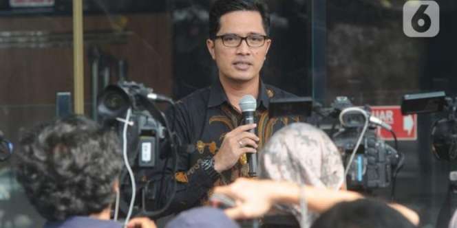 Reaksi Febri Diansyah Soal Bayaran Mahal untuk Bela Ferdy Sambo