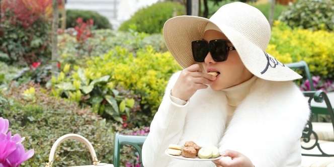 Fantastis! Outfit Perhiasan Syahrini Buat Makan Bareng Suami Capai Rp2 Miliar