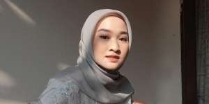 Tampil Chic ala Kiara Leswara dengan Busana Simpel