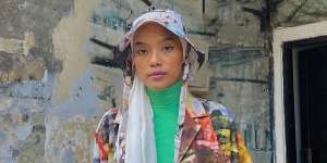 Pilihan Gaya Busana Hijab Colorful Buat Si Kulit Sawo Matang