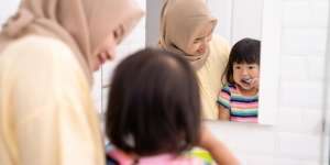 4 Kebiasaan Anak yang Bisa Membuat Susunan Gigi Berantakan