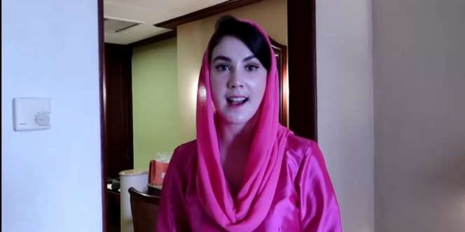 Tutorial Kerudung Simpel Arumi Bachsin Biar Secantik `Bu Wagub`