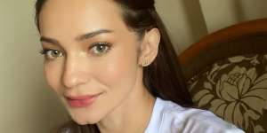 Tutorial Makeup Natural dan Flawless Agar Wajah Mirip Enzy Storia