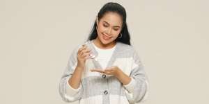 Mau Tampil Profesional dengan Make Up Natural ke Kantor? Begini Tipsnya!