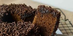 Berbalut Meses Melimpah, Triple Chocolate Chiffon Ini Begitu Menggugah Selera