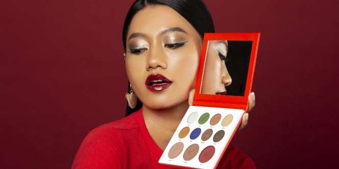 Mencoba Koleksi Penutup dari Kolaborasi Dear Me Beauty x KFC, Cocok Dibawa Traveling!