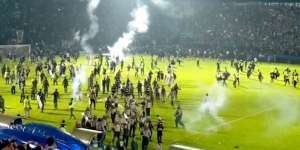 Gas Air Mata di Kanjuruhan Dipertanyakan, Ini Aturan FIFA Soal Penggunannya