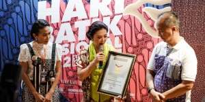 Potret Peragaan Busana Batik dengan Catwalk Terpanjang di CFD, Cetak Rekor MURI