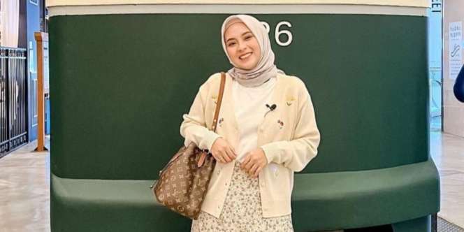 Gaya Busana Hijab Eonni Korea ala Bianca Kartika