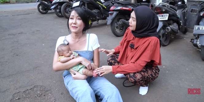 8 Potret Kocak Lucinta Luna `Culik` Baby Moana, Ditukar Bayi Lain Sampai Tidur di Jalanan!